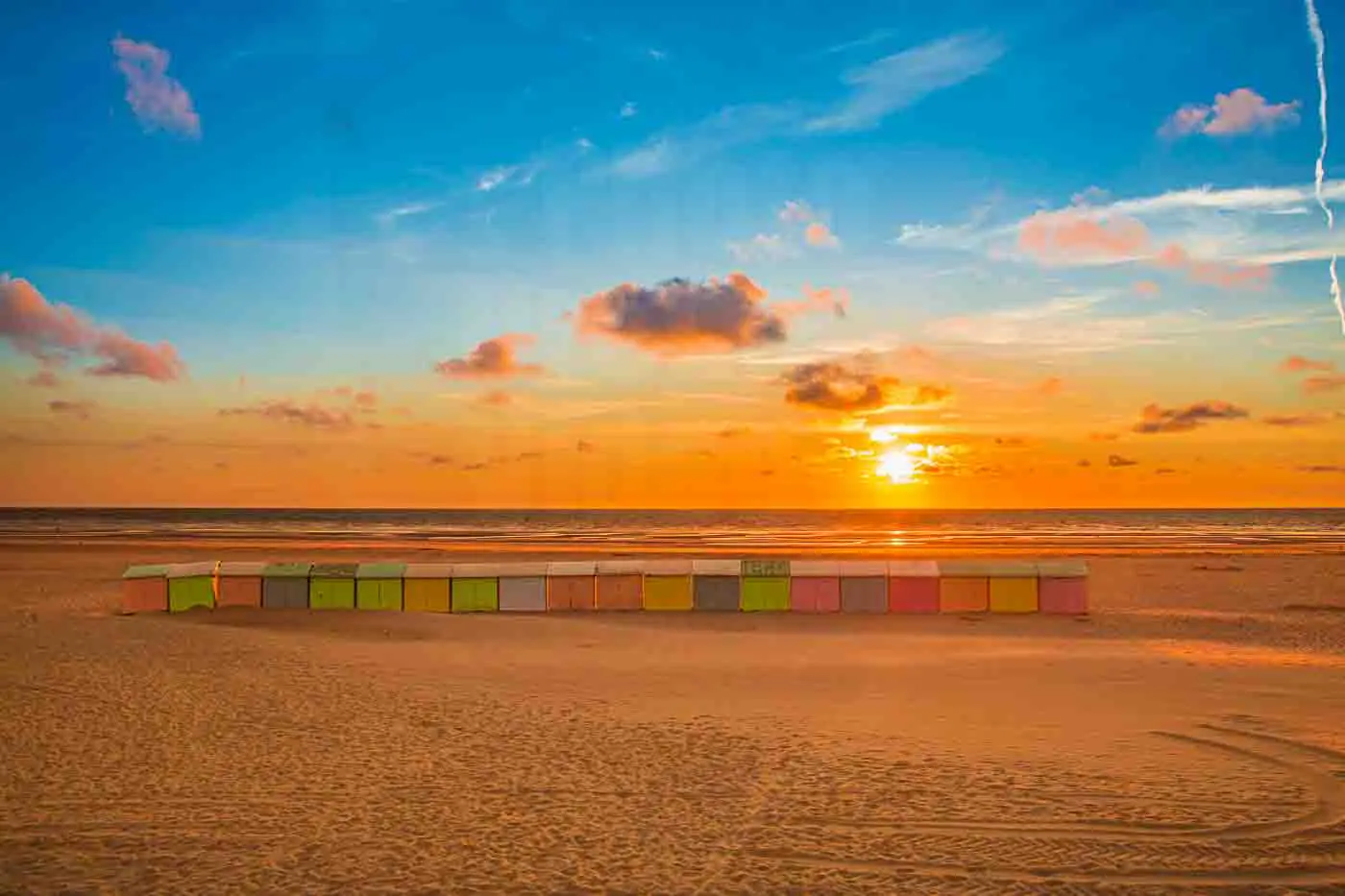 coucher-de-soleil-sur-la-plage-de-berck-sur-mer-dans-le-pas-de-calais