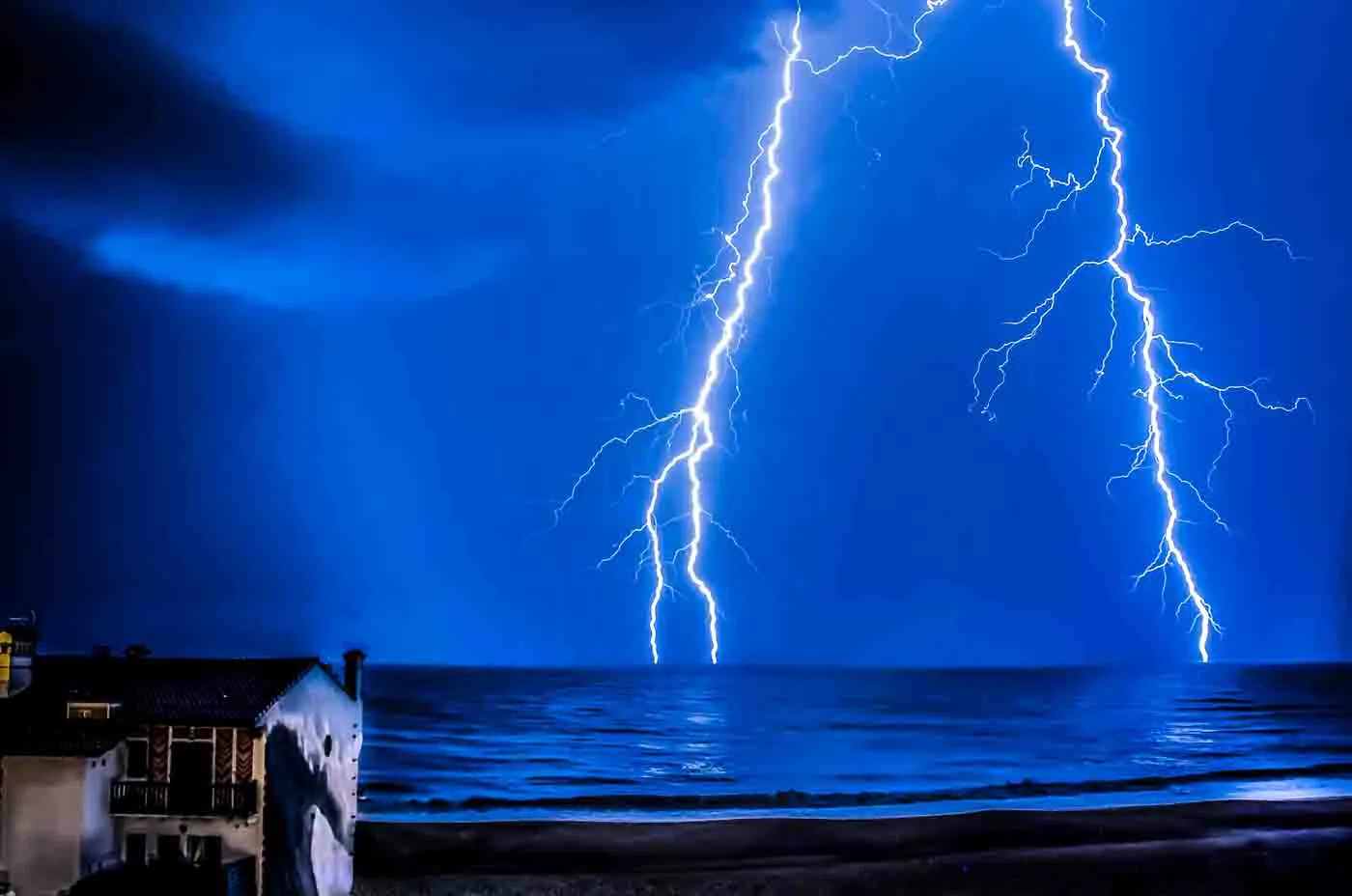 eclairs-orage-a-hossegor-dans-le-sud-ouest-de-la-france