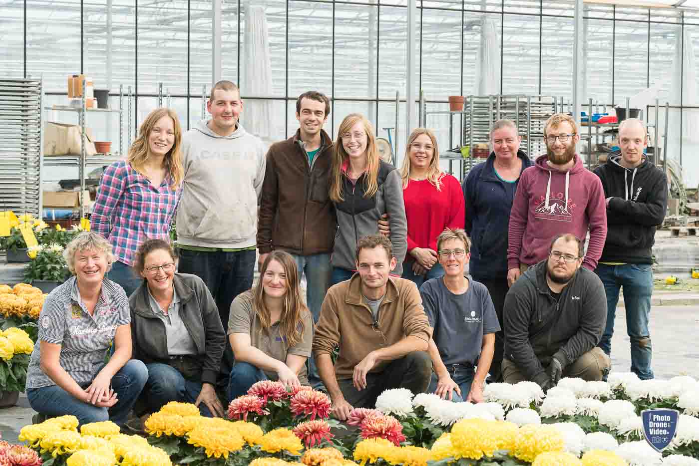 photographe-groupe-salarie-pour-carte-de-voeux-fleuriste-a-vis-en-artois-route-de-cambrai-nord-pas-de-calais